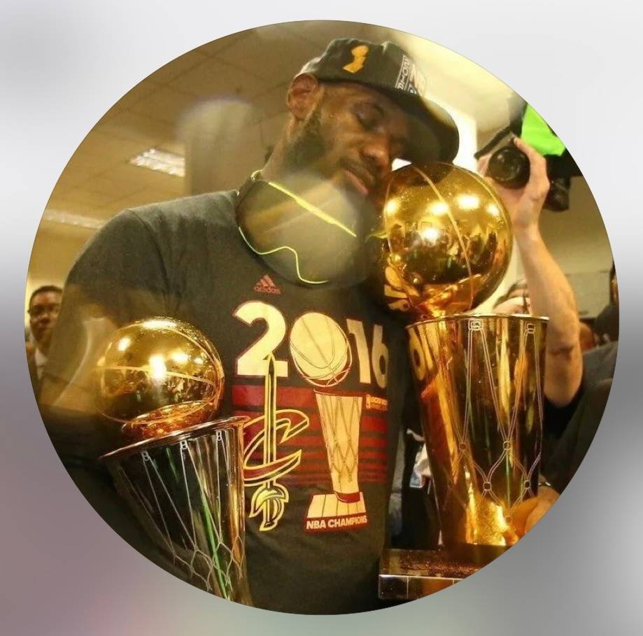 亚马尔请神!用历史第一人詹姆斯做头像!希望巴萨大逆转!